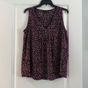 “A Pea In The Pod” M maternity sleeveless blouse